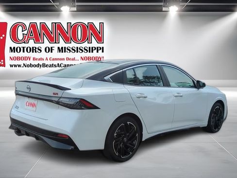 New 2026 Nissan Sentra SR w/ Floor Mat Package FWD image 5