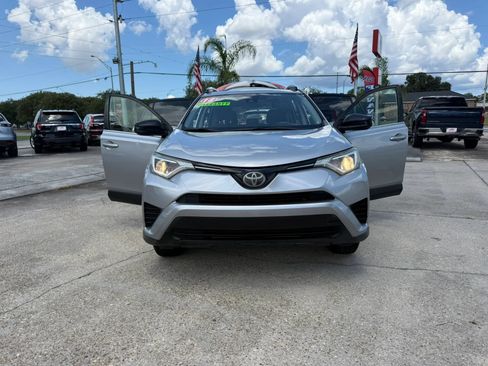 Used 2018 Toyota RAV4 LE FWD image 20