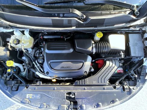 Used 2019 Chrysler Pacifica Touring-L Plus FWD image 28