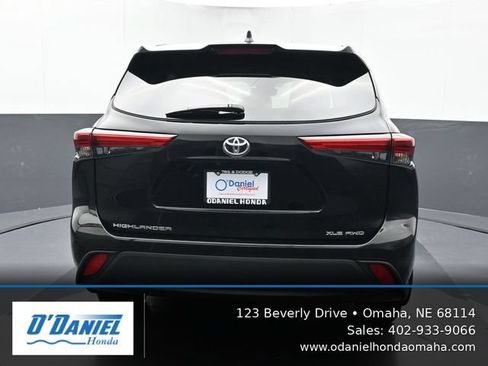 Used 2023 Toyota Highlander XLE AWD/4WD image 5