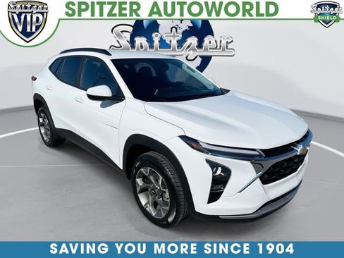 Used 2024 Chevrolet Trax LT w/ Driver Confidence Package FWD image 1