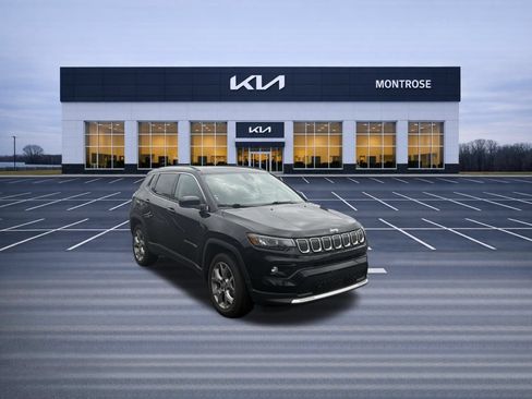 Used 2022 Jeep Compass Limited w/ Sun and Sound Group AWD/4WD image 3