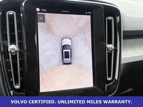 Certified 2025 Volvo XC40 B5 Plus AWD/4WD image 21