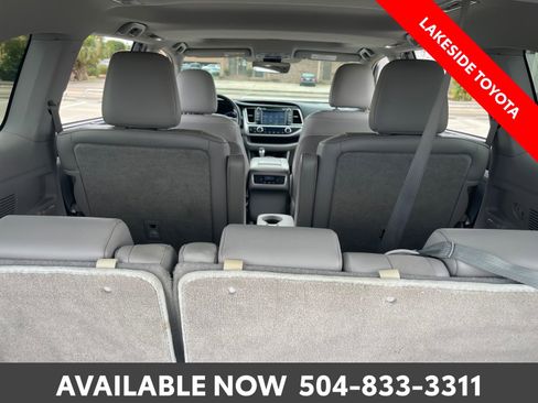 Used 2019 Toyota Highlander XLE FWD image 21