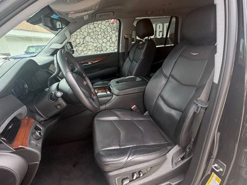 Used 2018 Cadillac Escalade 2WD image 9