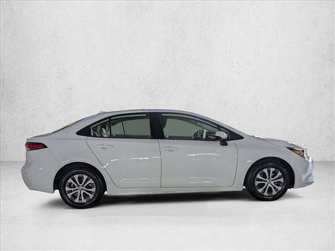 Used 2022 Toyota Corolla LE w/ Carpet Mat Package (TMS) FWD image 4