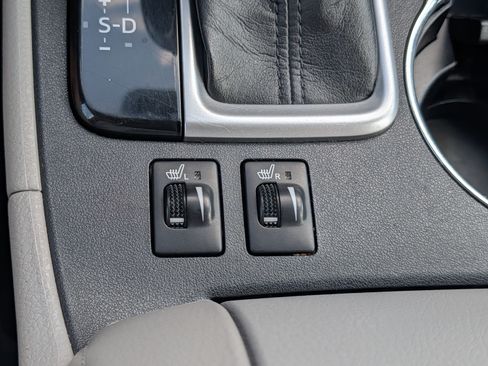 Used 2017 Toyota Highlander XLE AWD/4WD image 33