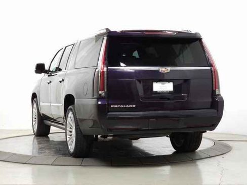 Used 2018 Cadillac Escalade ESV Platinum image 3