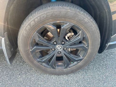 Used 2024 Toyota RAV4 XSE AWD/4WD image 9
