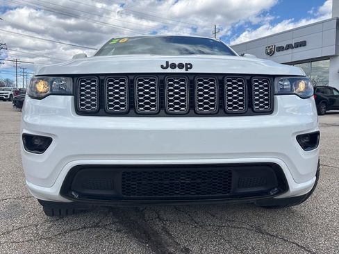 Used 2020 Jeep Grand Cherokee Altitude image 12