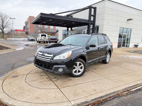 Used 2013 Subaru Outback 2.5i Premium w/ Popular Pkg 1B image 1