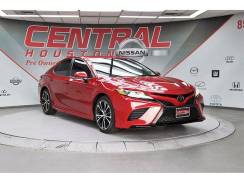 Used 2019 Toyota Camry SE image 1