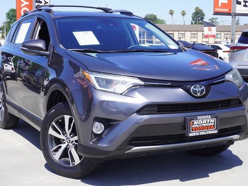 Used 2018 Toyota RAV4 XLE FWD image 2