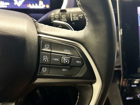 Used 2022 Jeep Grand Cherokee L Limited AWD/4WD image 13