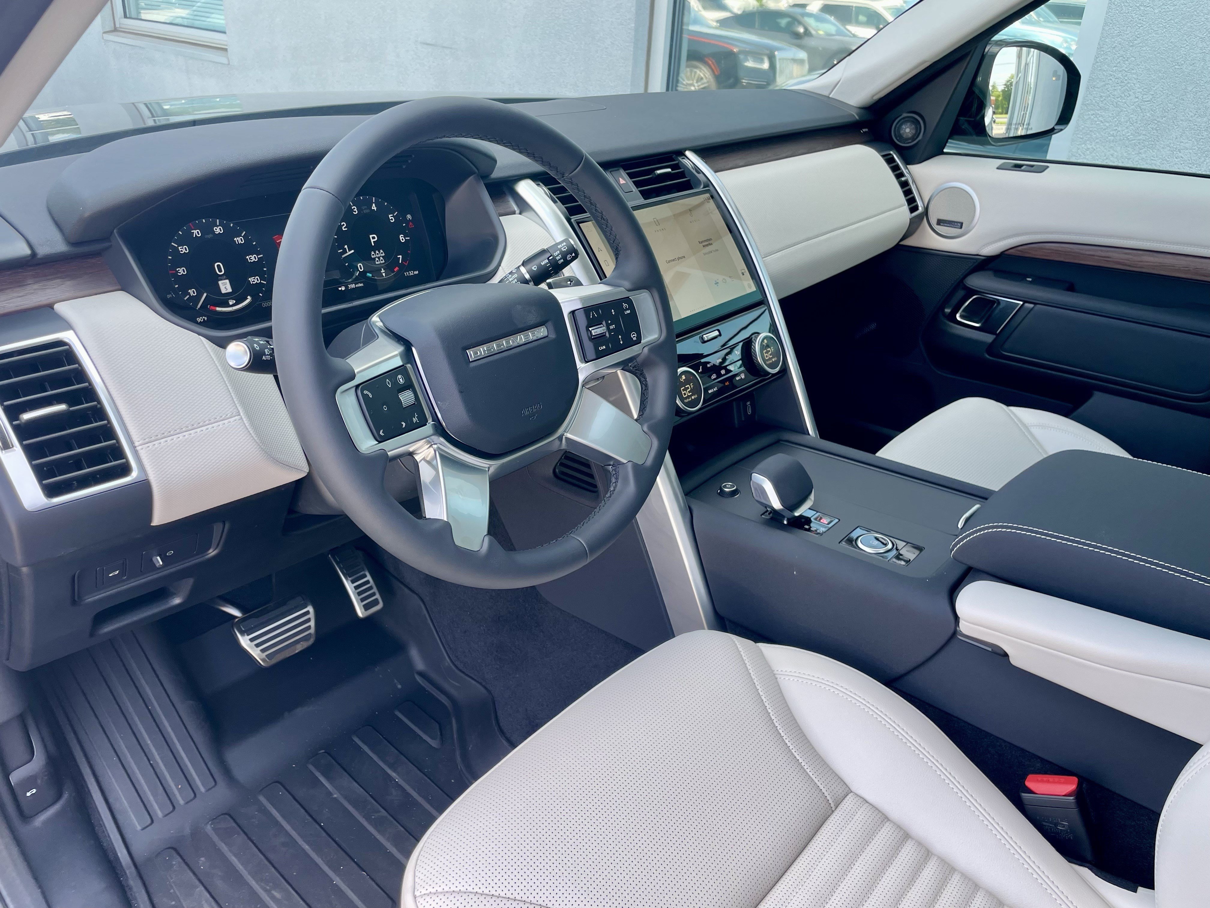 New 2026 Land Rover Discovery Dynamic SE AWD/4WD image 13