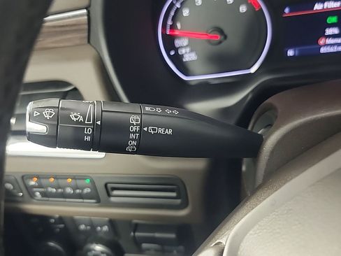 Used 2021 Chevrolet Suburban LT w/ LT Signature Package AWD/4WD image 32