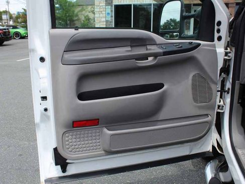 Used 2001 Ford F250 Lariat RWD image 11