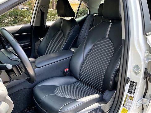 Used 2023 Toyota Camry SE image 18