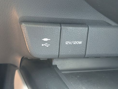 Used 2019 Toyota Camry SE FWD image 21