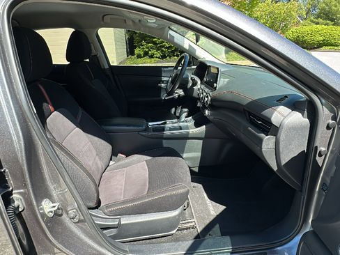 Certified 2021 Nissan Sentra SR FWD image 24