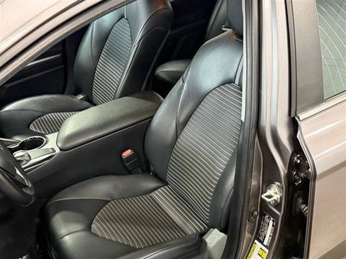 Used 2019 Toyota Camry SE w/ Carpet Mat Package FWD image 8