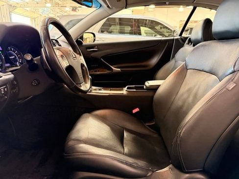 Used 2012 Lexus IS 250C w/ Luxury Pkg RWD image 9