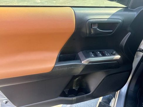 Used 2019 Toyota Tacoma SR5 RWD image 26