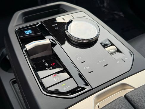Used 2026 BMW iX xDrive60 w/ Climate Comfort Package image 30