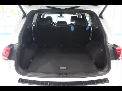 Used 2022 Volkswagen Tiguan SE R-Line AWD/4WD image 18