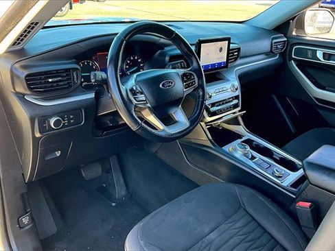 Used 2020 Ford Explorer XLT w/ Comfort Package image 14