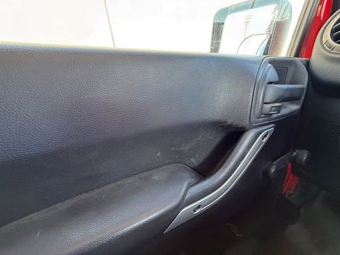 Used 2015 Jeep Wrangler Sport AWD/4WD image 13