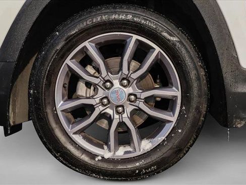 Used 2023 GMC Terrain SLT image 9