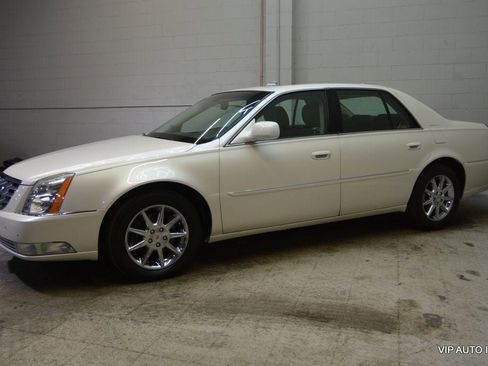 Used 2011 Cadillac DTS Luxury image 30