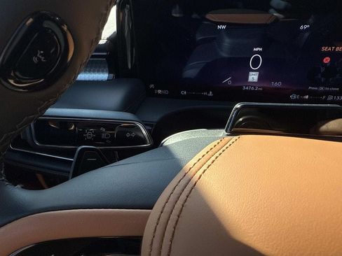 Used 2025 Lincoln Aviator Black Label AWD/4WD image 32