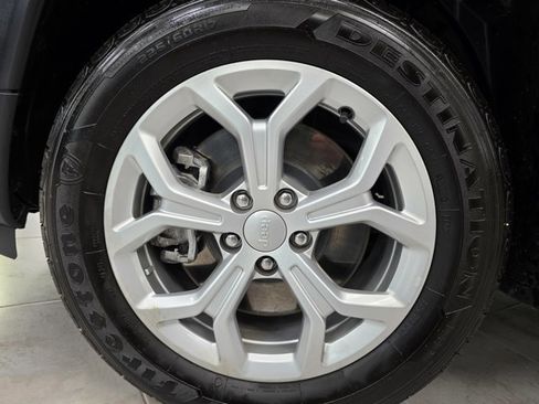 Certified 2024 Jeep Compass Latitude image 3