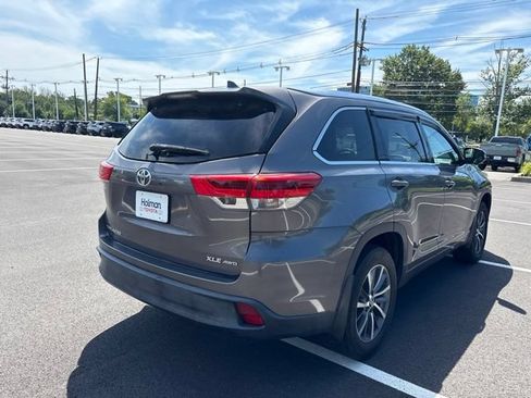 Used 2017 Toyota Highlander XLE AWD/4WD image 7
