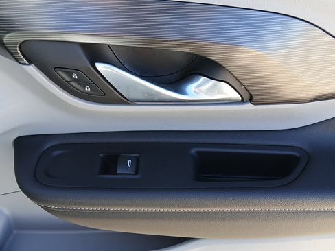 Used 2024 GMC Terrain SLE w/ Driver Convenience Package image 40