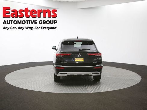 Used 2023 Mitsubishi Outlander SE image 38