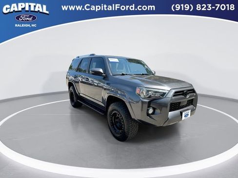 Used 2020 Toyota 4Runner SR5 Premium w/ Moonroof Package RWD image 2
