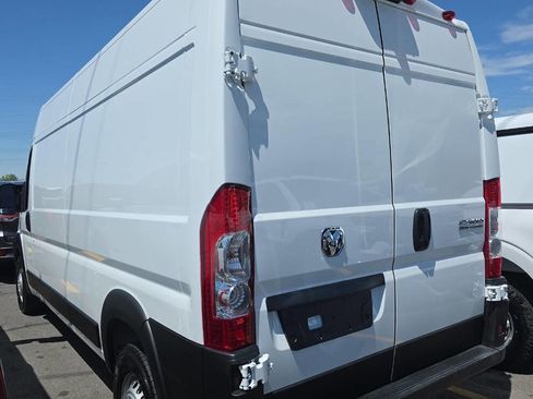 Used 2026 RAM ProMaster 2500 w/ Convenience Group FWD image 4