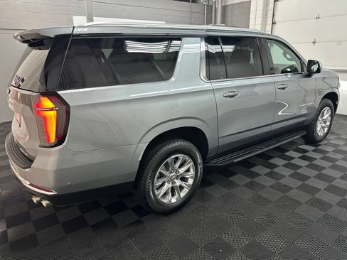 Used 2025 Chevrolet Suburban Premier AWD/4WD image 10