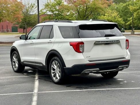 Used 2020 Ford Explorer XLT w/ Equipment Group 202A image 5