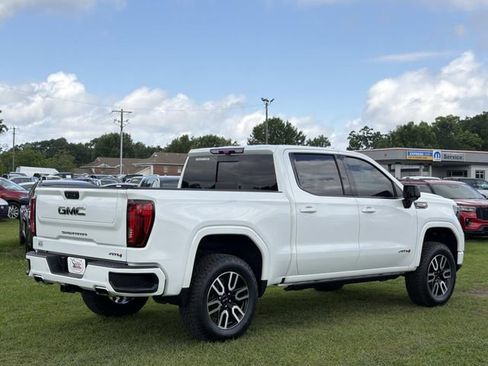 Used 2023 GMC Sierra 1500 AT4 w/ Technology Package AWD/4WD image 7