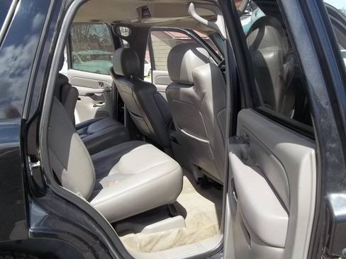 Used 2005 GMC Yukon Denali AWD/4WD image 8