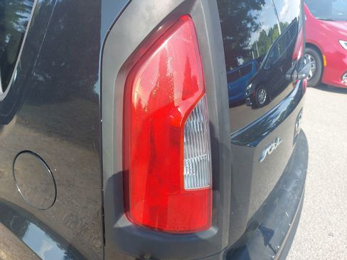 Used 2013 Kia Soul FWD image 32