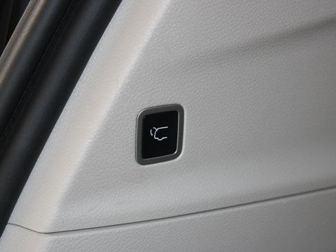 Used 2022 Chrysler Pacifica Touring-L FWD image 25