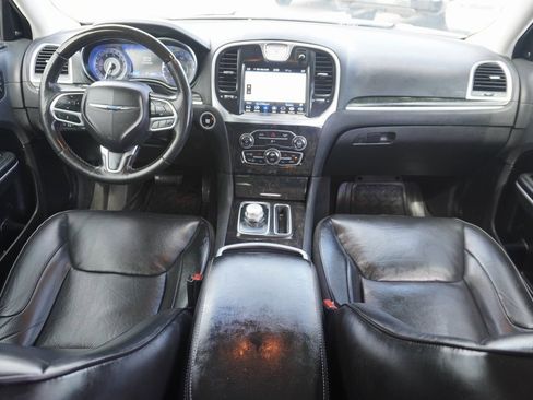 Used 2020 Chrysler 300 Limited image 19