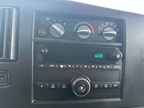 Used 2015 Chevrolet Express 2500 Extended image 24