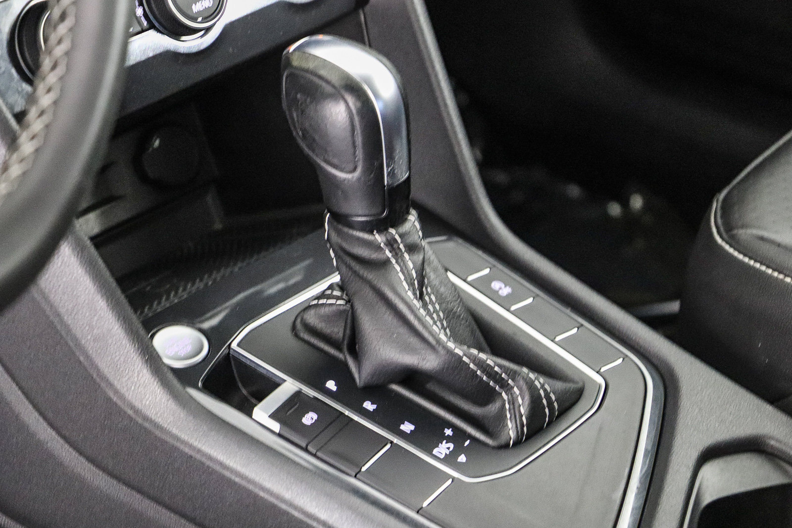 Used 2021 Volkswagen Tiguan SE w/ Panoramic Sunroof Package FWD image 21