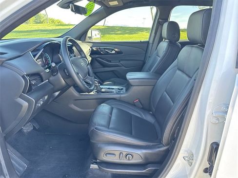 Used 2023 Chevrolet Traverse RS image 22